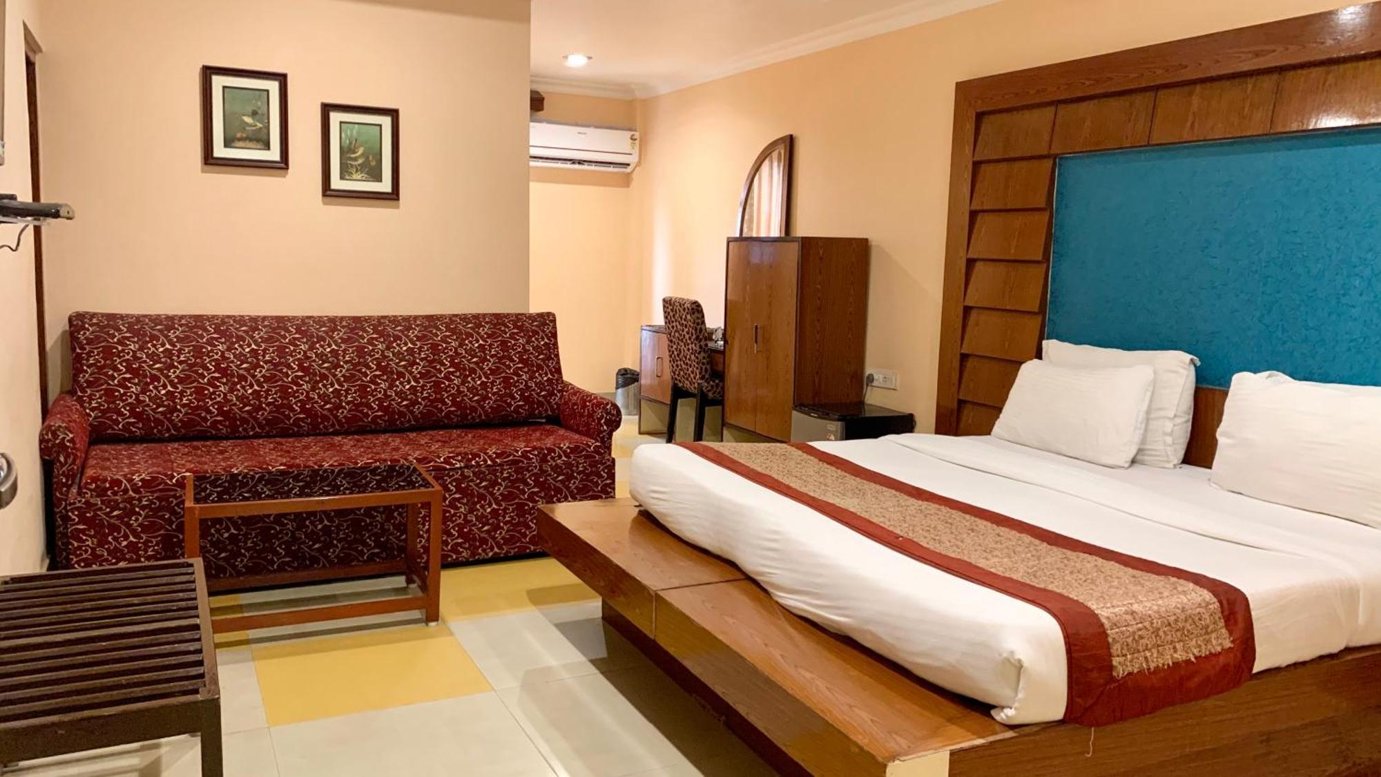 Hotel V-I Near Sea , Puri Private-Park -Gym-Spa Fully-Airconditioned-Hotel Lift-And-Parking-Facilities Breakfast-Included المظهر الخارجي الصورة